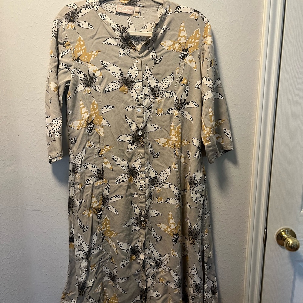 Utsa Gray and Gold Floral Button Down Dress